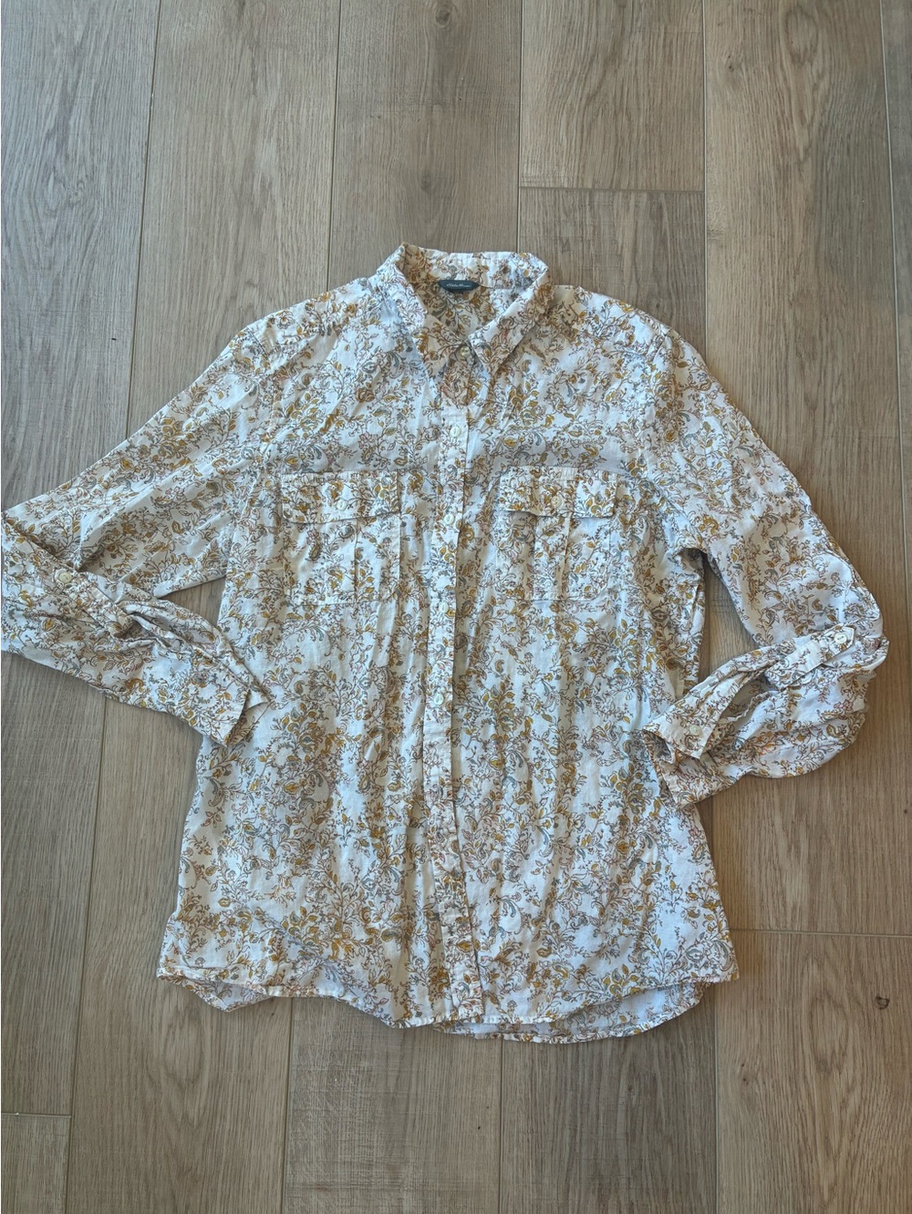 Eddie Bauer Lightweight Fall Floral Button-Up Blouse in Cream and Gold cotton L